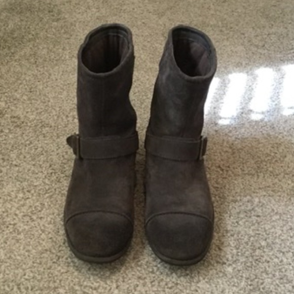 Men’s Ugg Boots - Picture 2 of 8